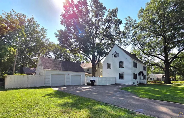 $395,000 | 1432 Southwest MacVicar Avenue, Topeka, KS 66604