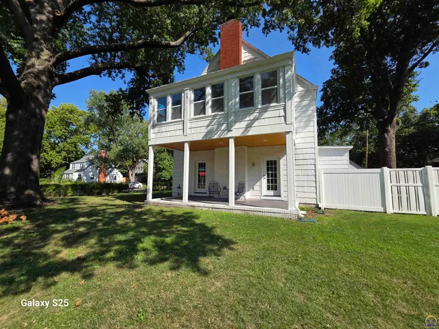 $395,000 | 1432 Southwest MacVicar Avenue, Topeka, KS 66604