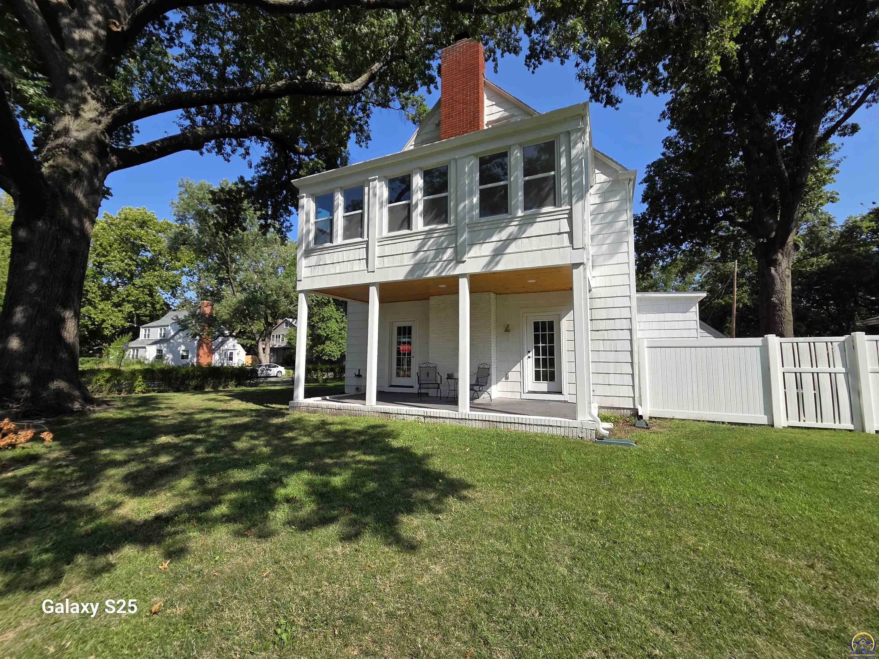 1432 Southwest MacVicar Avenue Topeka, KS 66604 - Photo 3 of 23