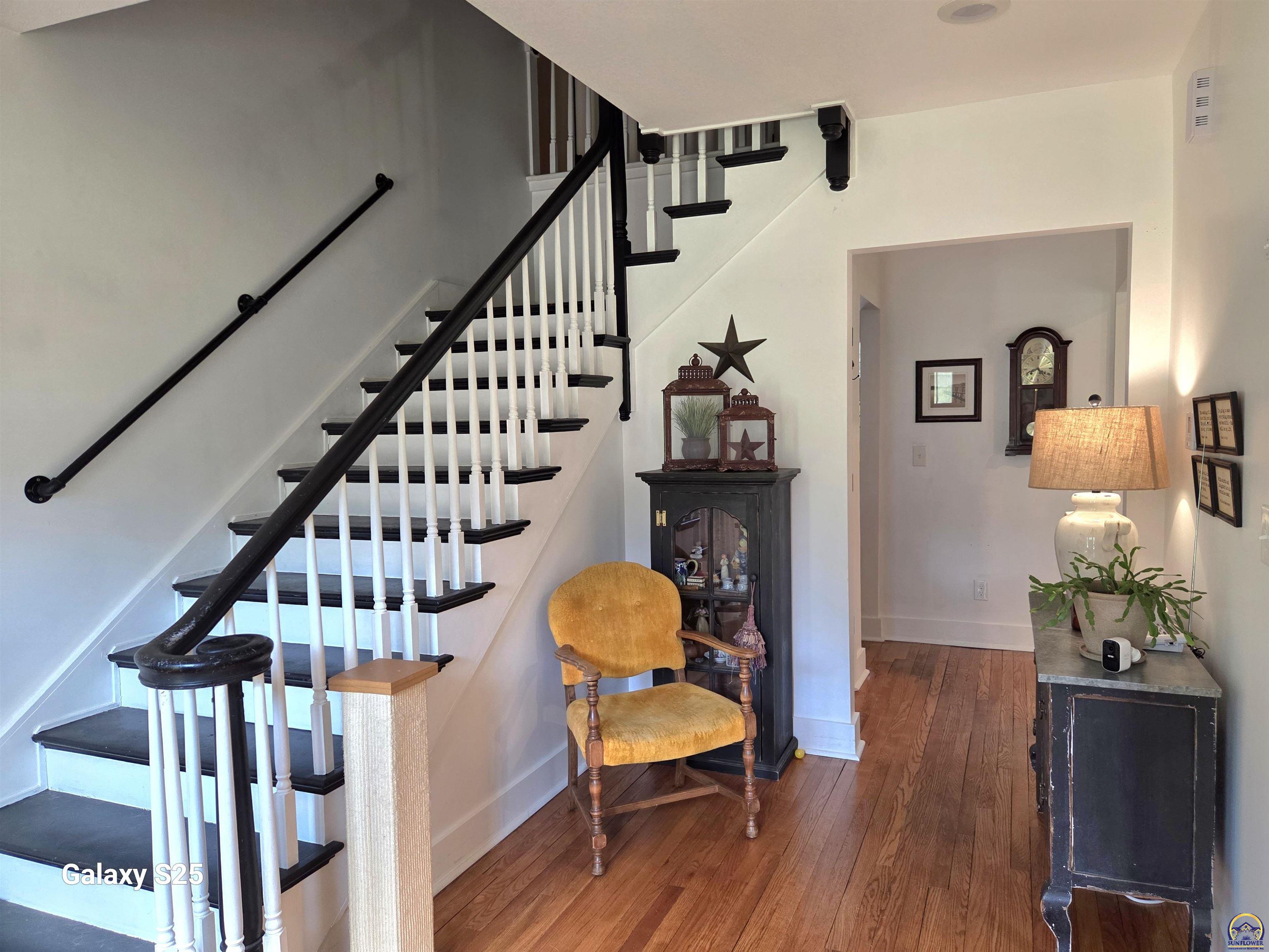 1432 Southwest MacVicar Avenue Topeka, KS 66604 - Photo 4 of 23