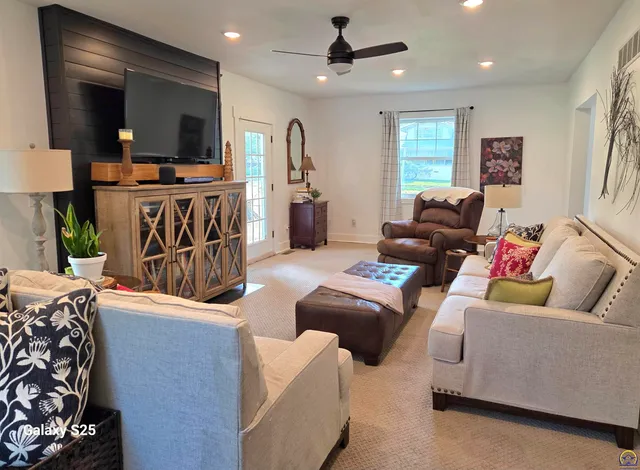 $395,000 | 1432 Southwest MacVicar Avenue, Topeka, KS 66604