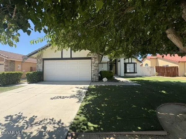 $2,850 | 2344 Langhorn Street, Lancaster, CA 93535