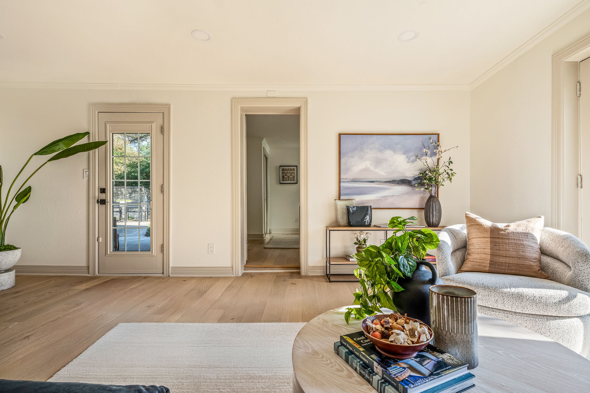 3801 Avenue H Austin, TX 78751 - Photo 35 of 40 a living room with furniture and a potted plant