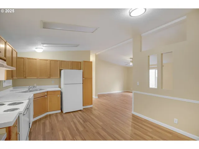 $349,500 | 521 Northeast Mariners Loop, Unit 79, Portland, OR 97211