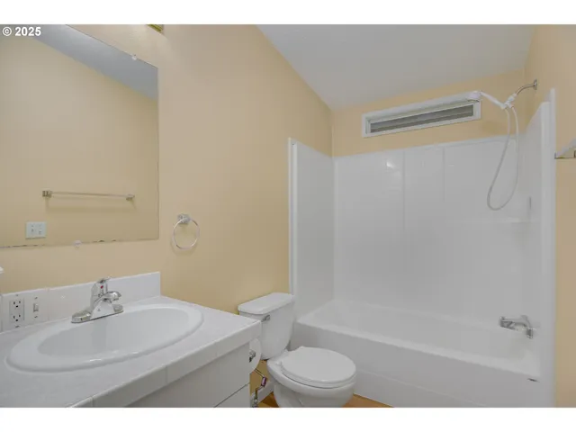 $349,500 | 521 Northeast Mariners Loop, Unit 79, Portland, OR 97211