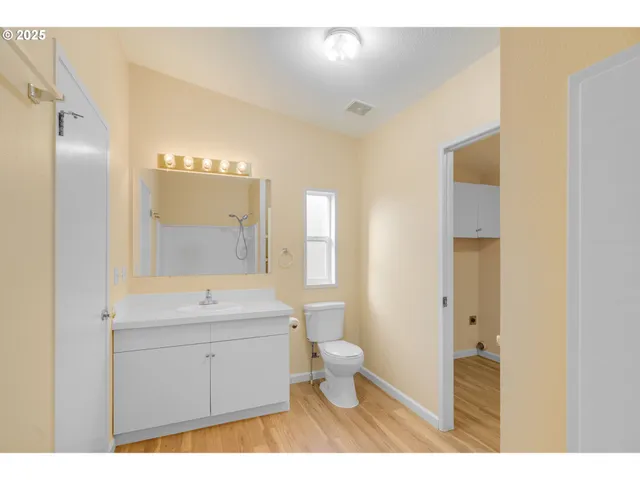 $349,500 | 521 Northeast Mariners Loop, Unit 79, Portland, OR 97211