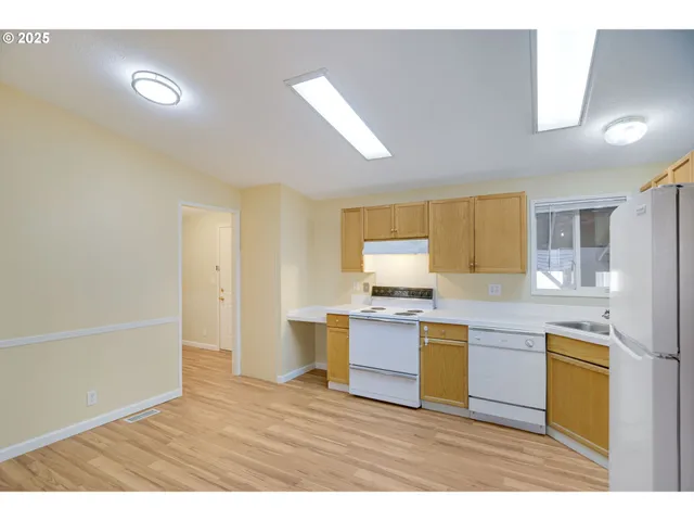 $349,500 | 521 Northeast Mariners Loop, Unit 79, Portland, OR 97211