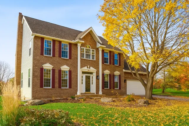 $925,000 | 2498 Pond Circle East, Mendota Heights, MN 55120