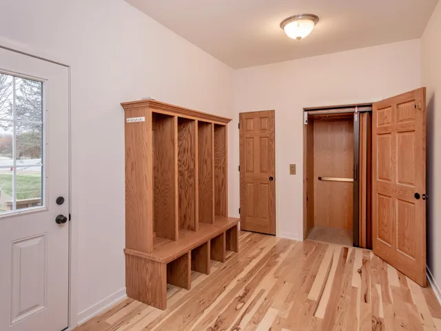 $899,000 | 2498 Pond Circle East, Mendota Heights, MN 55120