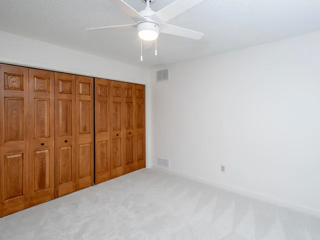 $899,000 | 2498 Pond Circle East, Mendota Heights, MN 55120