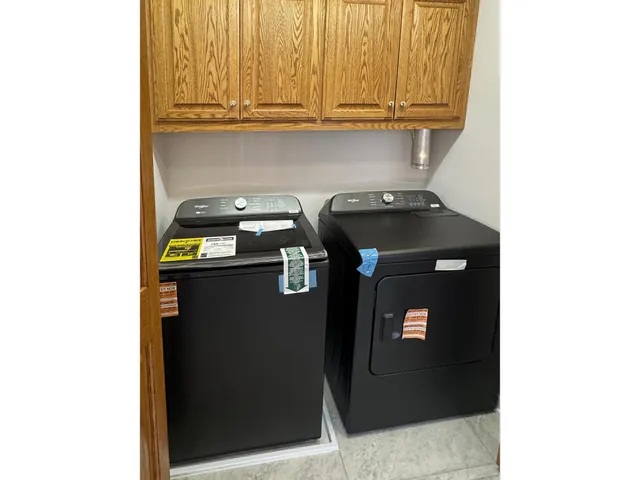 $899,000 | 2498 Pond Circle East, Mendota Heights, MN 55120