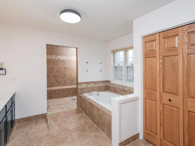 $899,000 | 2498 Pond Circle East, Mendota Heights, MN 55120