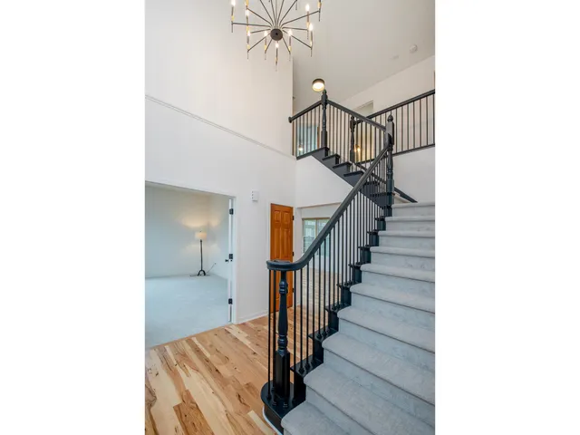 $899,000 | 2498 Pond Circle East, Mendota Heights, MN 55120