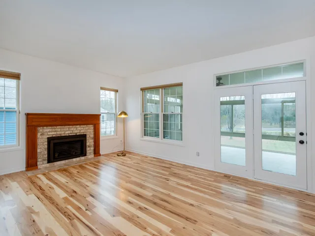 $899,000 | 2498 Pond Circle East, Mendota Heights, MN 55120