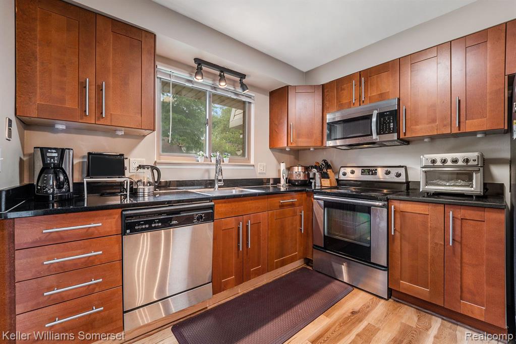 3914 Old Creek Road Troy, MI 48084 - Photo 4 of 16 Gallery Image 4