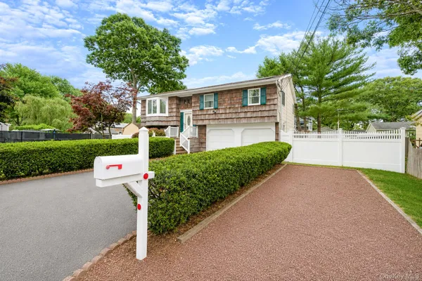 $540,000 | 6 Smith Court, Mastic, NY 11950