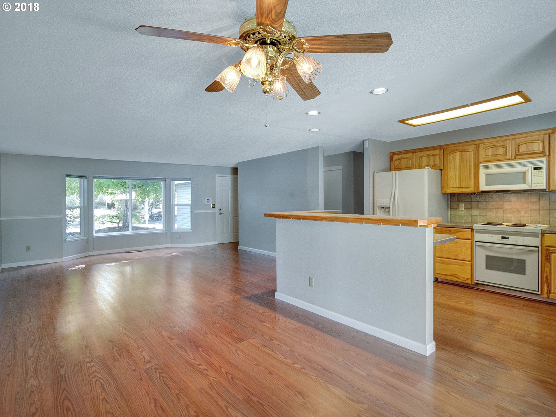 11749 Southwest Swendon Loop Tigard, OR 97223 - Photo 6 of 29 Gallery Image 6