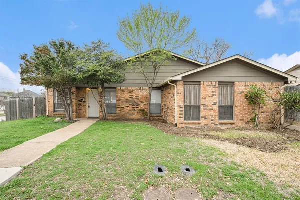 $2,095 | 2201 Jackson Circle, Carrollton, TX 75006