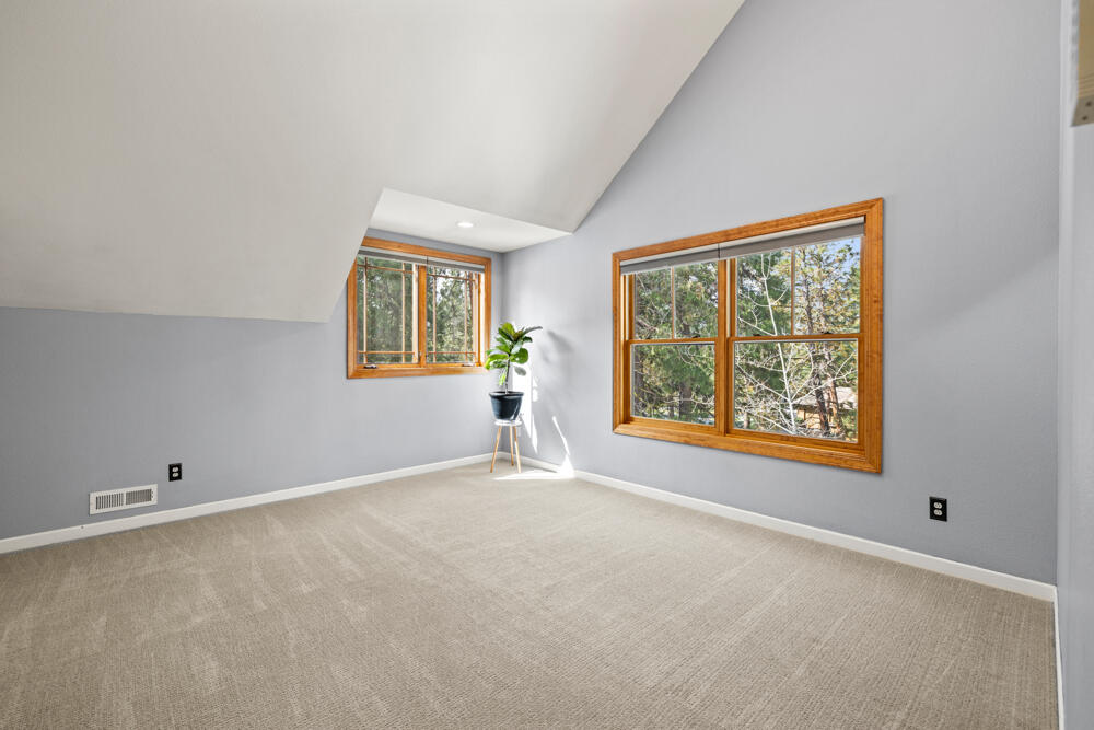 11427 Kestrel Road Klamath Falls, OR 97601 - Photo 49 of 60 11427KestrelRd.-Interiors-39