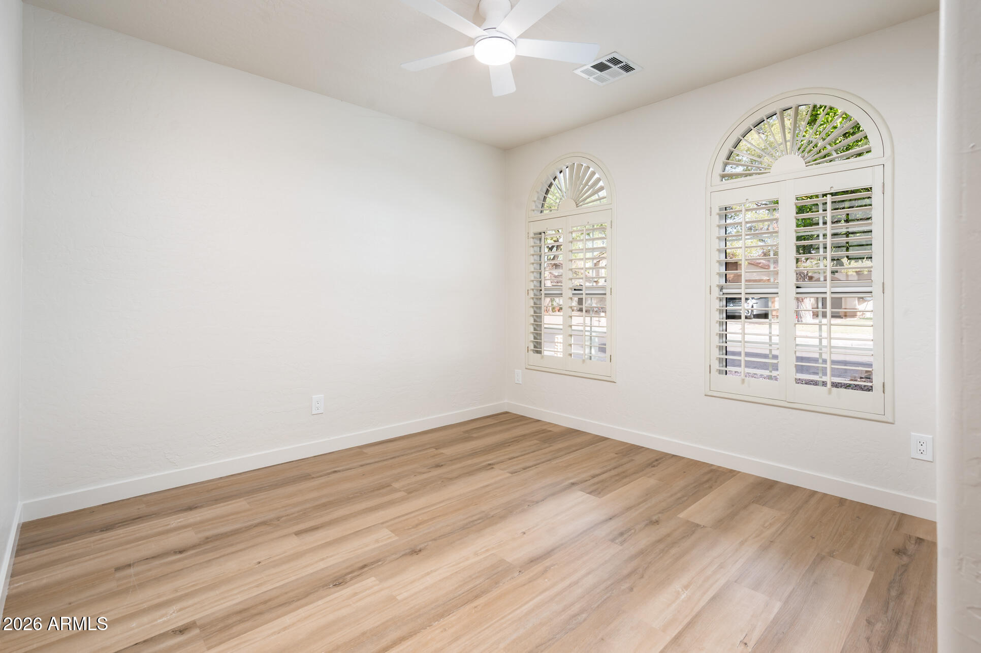 1033 East Hearne Way Gilbert, AZ 85234 - Photo 23 of 37 1033 E Hearne Way - MLS-36