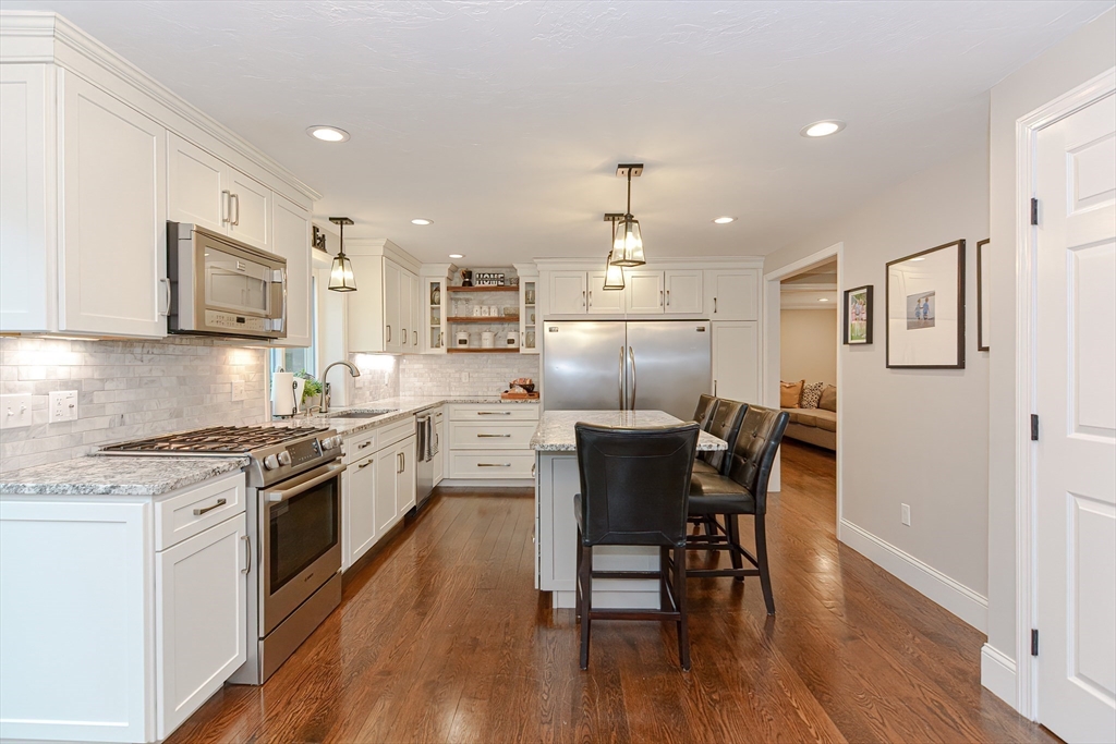 14 Wadsworth Farm Road Franklin, MA 02038 - Photo 3 of 27 Gallery Image 3