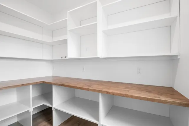 $664,900 | 278 Kerrigan Drive, Wrightstown, WI 54180