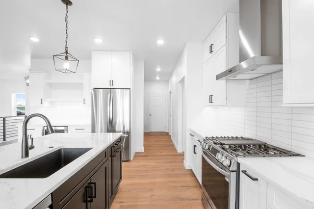 $664,900 | 278 Kerrigan Drive, Wrightstown, WI 54180