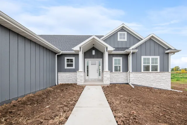 $664,900 | 278 Kerrigan Drive, Wrightstown, WI 54180