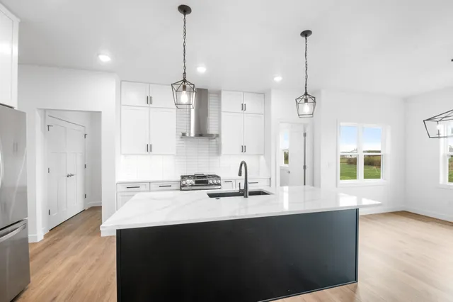 $664,900 | 278 Kerrigan Drive, Wrightstown, WI 54180