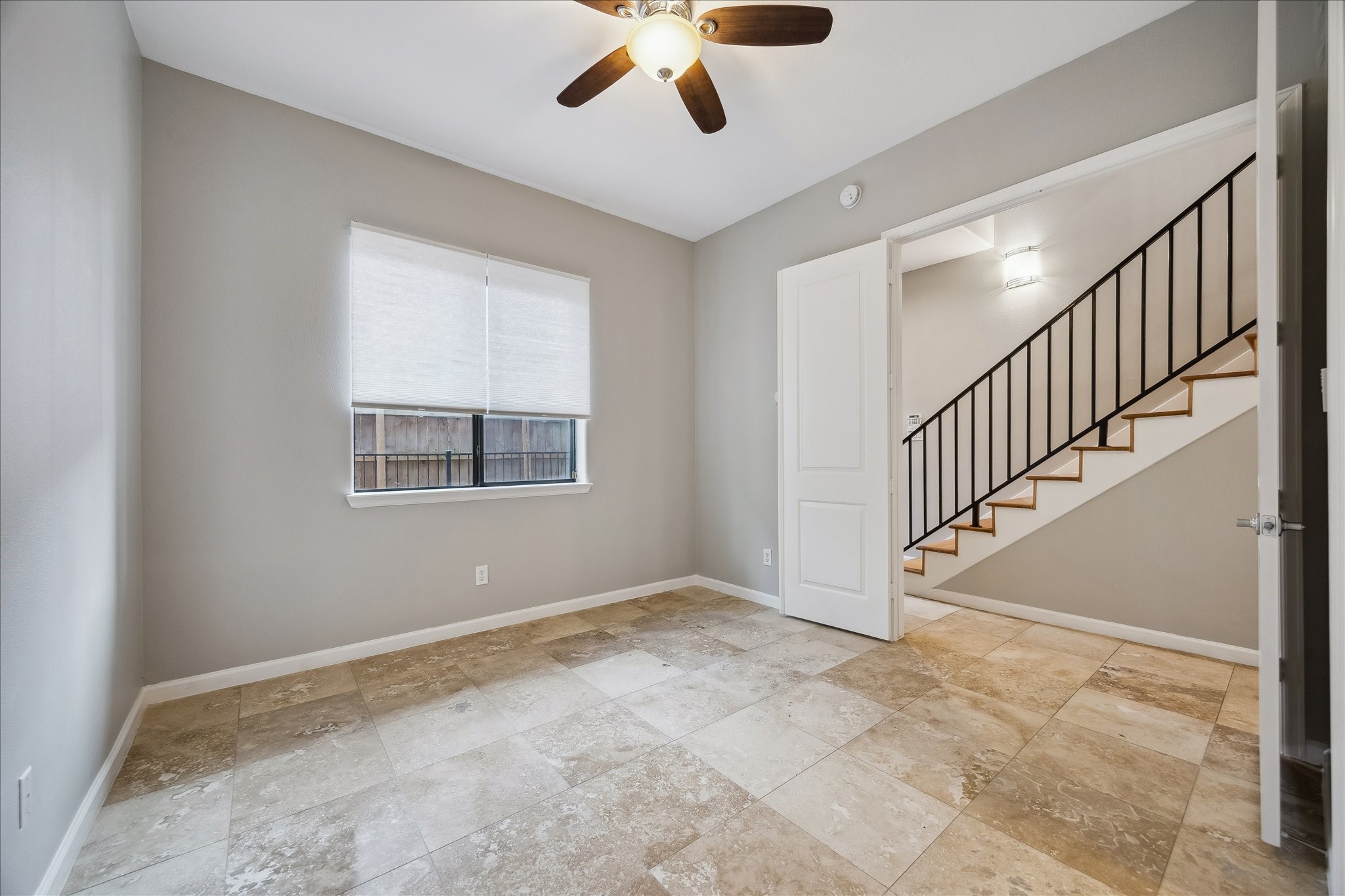 802 Waverly Street, Unit D Houston, TX 77007 - Photo 15 of 30 a view of an entryway with a window