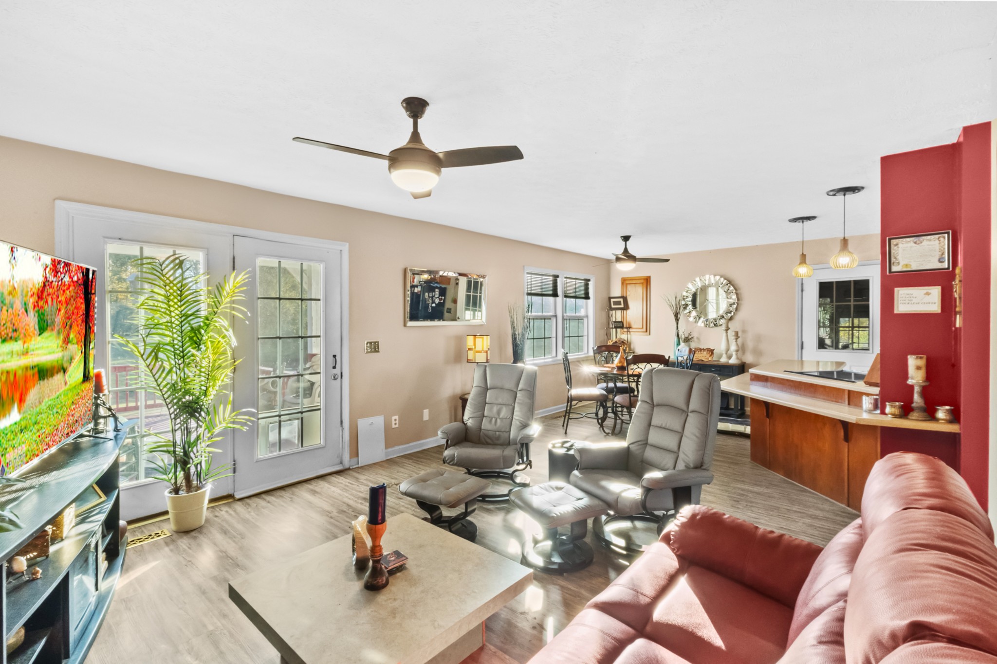 580 Gregory Road Westmoreland, TN 37186 - Photo 11 of 45 a living room with furniture and a flat screen tv