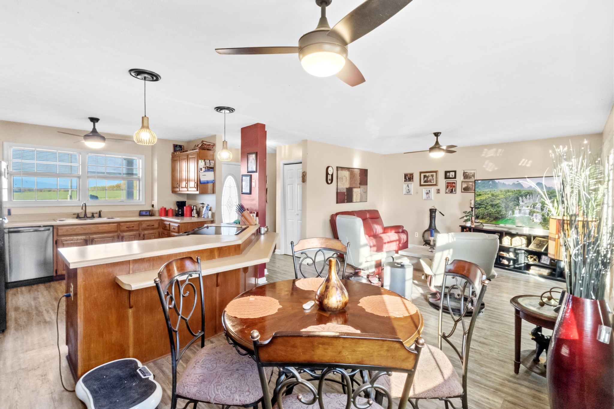 580 Gregory Road Westmoreland, TN 37186 - Photo 15 of 45 a large kitchen with a table and chairs