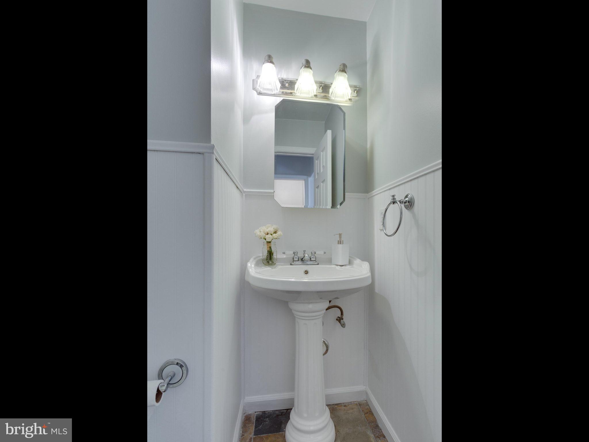 7909 Birchtree Court Springfield, VA 22152 - Photo 14 of 30 Bath