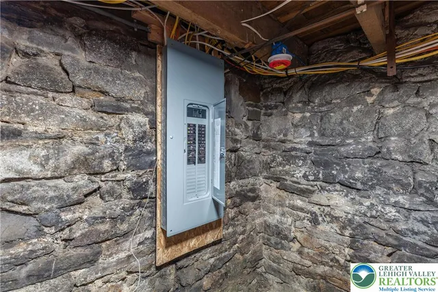 $1,450 | 25 West Coal Street, Shenandoah, PA 17976