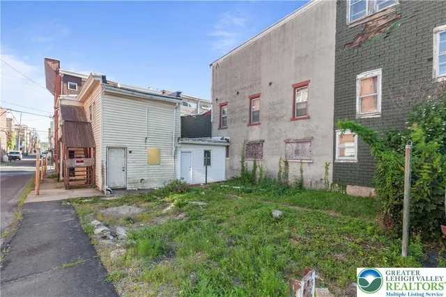 $1,450 | 25 West Coal Street, Shenandoah, PA 17976