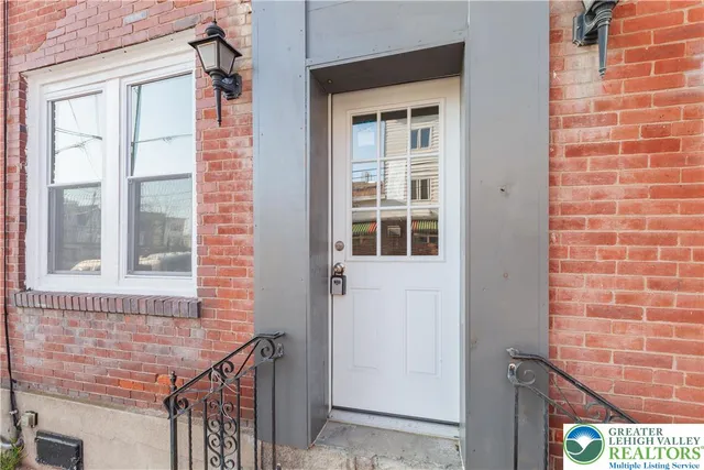 $1,450 | 25 West Coal Street, Shenandoah, PA 17976