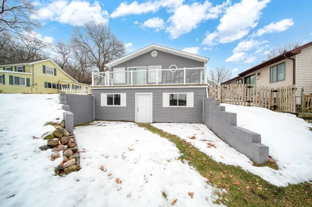 $399,000 | 2050 Lake View Drive, Brooklyn, MI 49230