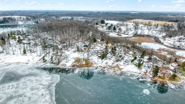 $399,000 | 2050 Lake View Drive, Brooklyn, MI 49230