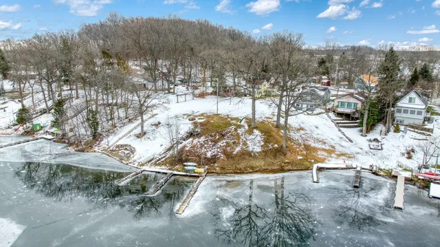 $399,000 | 2050 Lake View Drive, Brooklyn, MI 49230