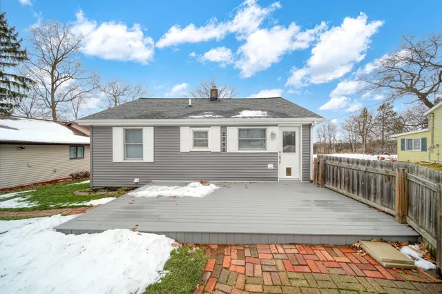 $399,000 | 2050 Lake View Drive, Brooklyn, MI 49230