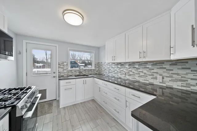 $399,000 | 2050 Lake View Drive, Brooklyn, MI 49230