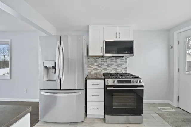 $399,000 | 2050 Lake View Drive, Brooklyn, MI 49230