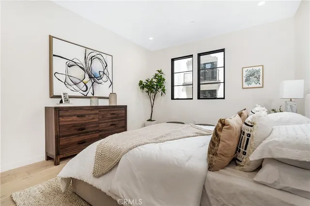 $1,315,000 | 1333 South Orange Grove Avenue, Unit 201, Los Angeles, CA 90019