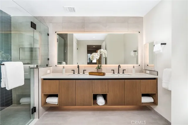 $1,315,000 | 1333 South Orange Grove Avenue, Unit 201, Los Angeles, CA 90019