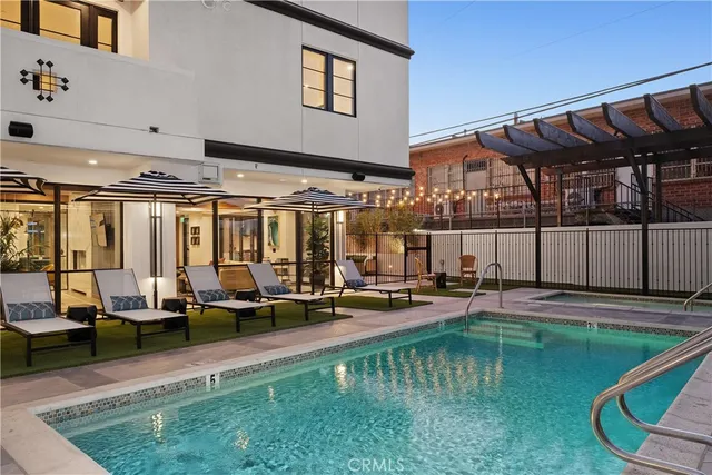 $1,315,000 | 1333 South Orange Grove Avenue, Unit 201, Los Angeles, CA 90019