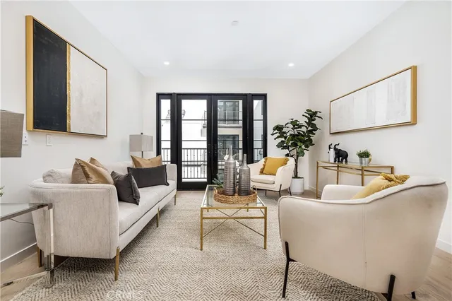 $1,315,000 | 1333 South Orange Grove Avenue, Unit 201, Los Angeles, CA 90019