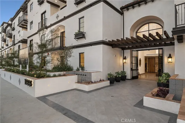$1,315,000 | 1333 South Orange Grove Avenue, Unit 201, Los Angeles, CA 90019