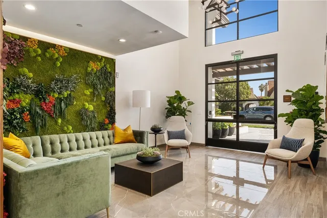 $1,315,000 | 1333 South Orange Grove Avenue, Unit 201, Los Angeles, CA 90019