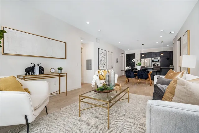 $1,315,000 | 1333 South Orange Grove Avenue, Unit 201, Los Angeles, CA 90019