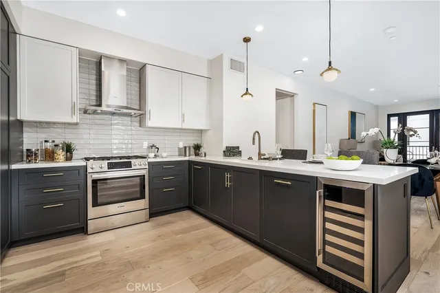 $1,315,000 | 1333 South Orange Grove Avenue, Unit 201, Los Angeles, CA 90019